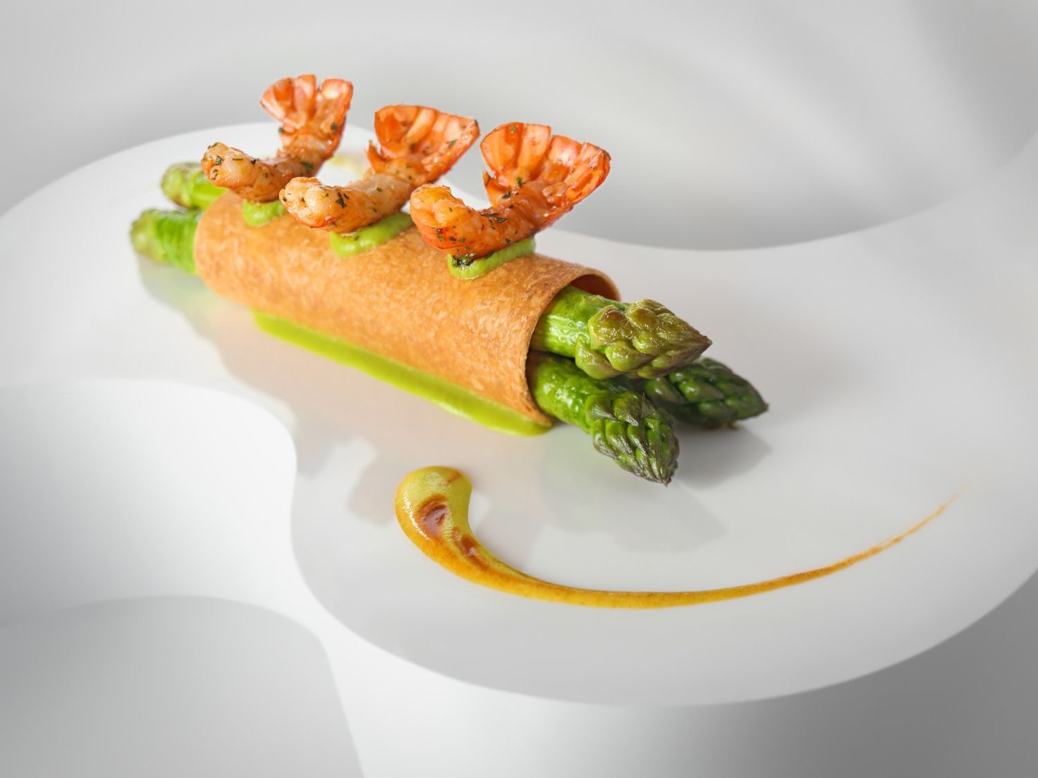 Feuilleté d'asperges vertes de chez Blanc / écrevisses au cerfeuil